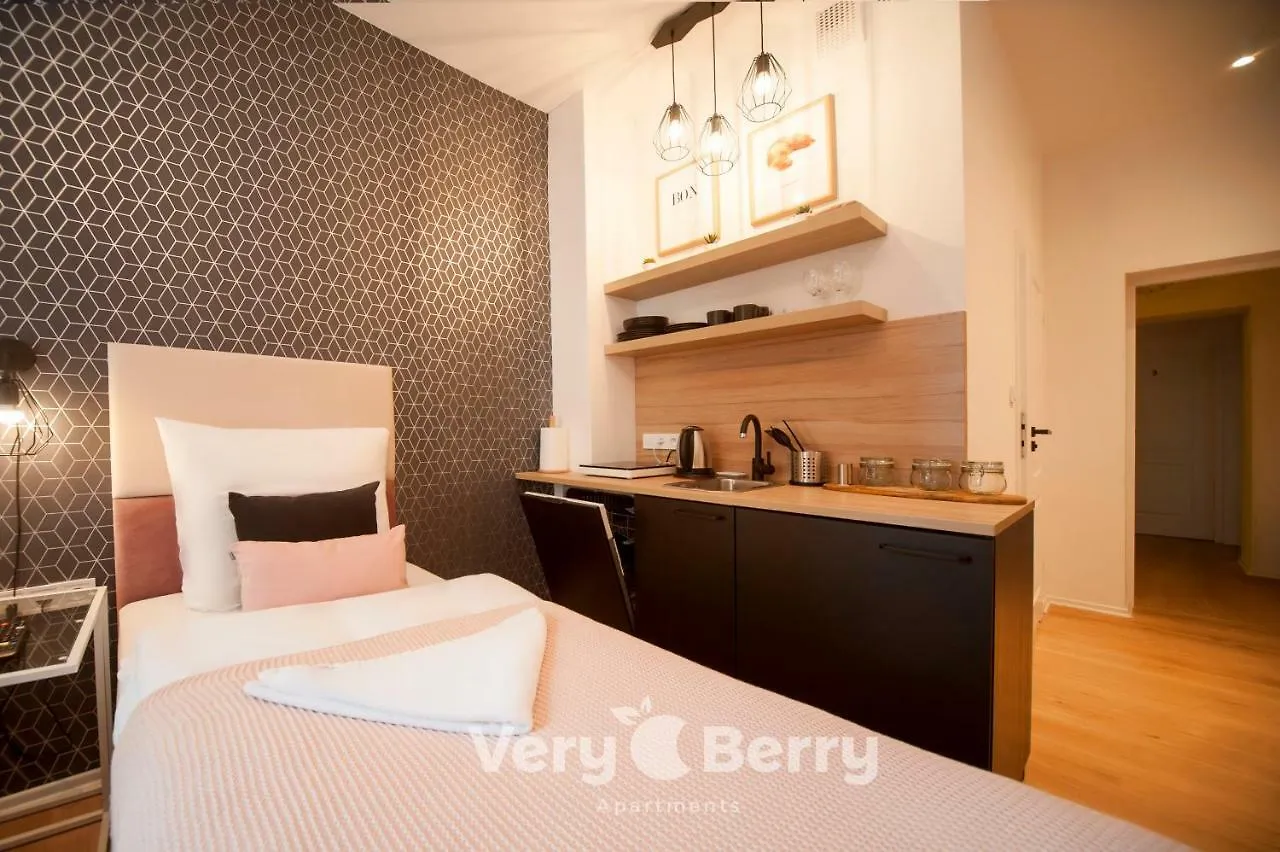 Very Berry - Glogowska 35A - Mtp Apartments - Self Check In 24H Poznan 0*,  Poland